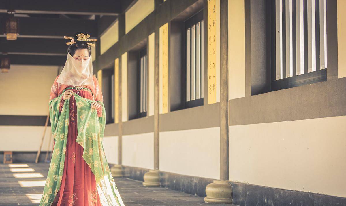 长安十二时辰:吃胡食物,喝胡酒,穿胡衣,多元化唐帝国流行时尚