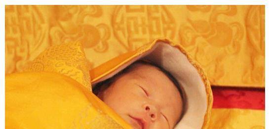 从开始时的濒临绝后,到后来的儿女满堂,朱见深最应该感谢