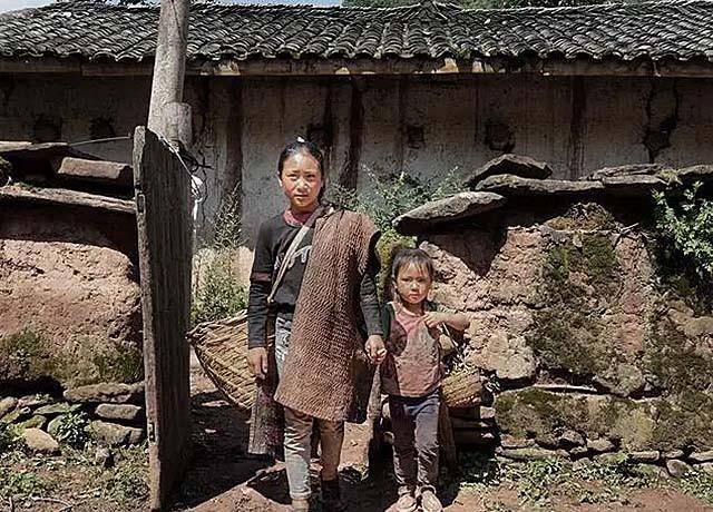 陕西老汉孤身隐居深山,没有网络没有手机,靠喝自酿酒打发时间