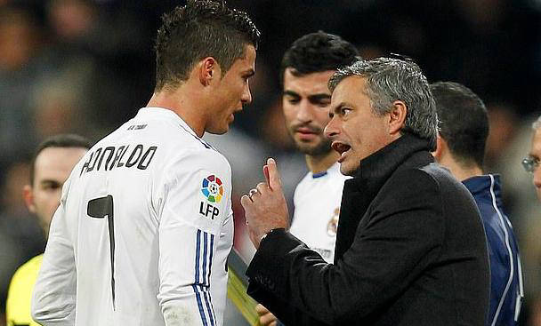 穆里尼奥速援!穆师携手c罗,夏季转会投入2亿,新月再见对手