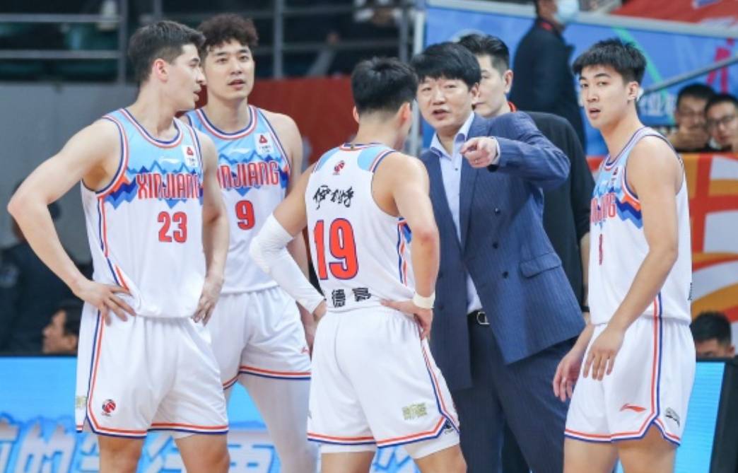 新疆男篮教练组欲补强,力邀李春江出山,辅佐邱彪冲击总冠军!
