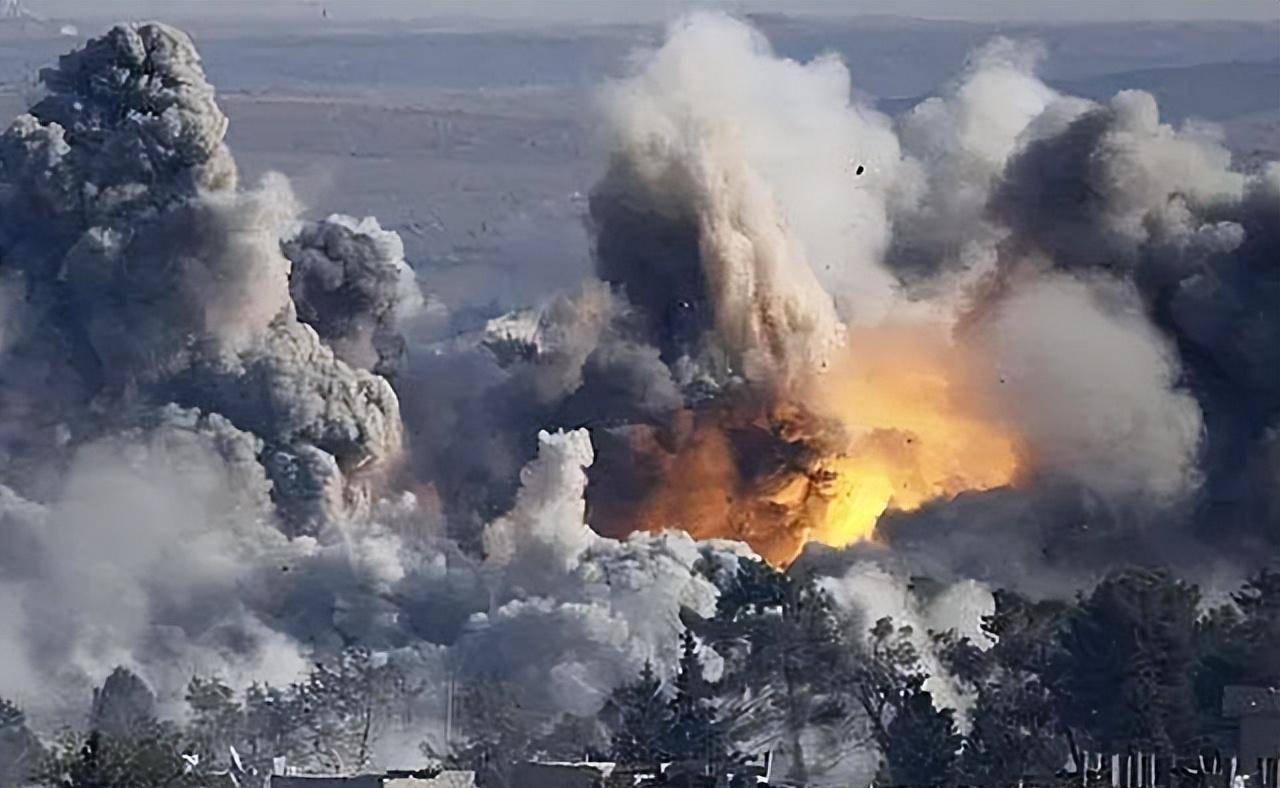 英国记者冒充医生私闯伊拉克兵工厂,伪造原子弹爆炸,下场如何