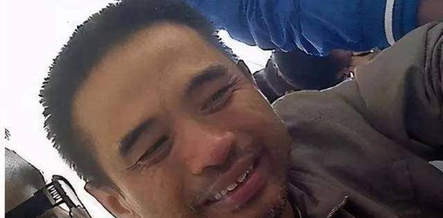 哈理工最红老师王晓琮:14岁上北大,如今吃饭舔盘,衣着寒酸