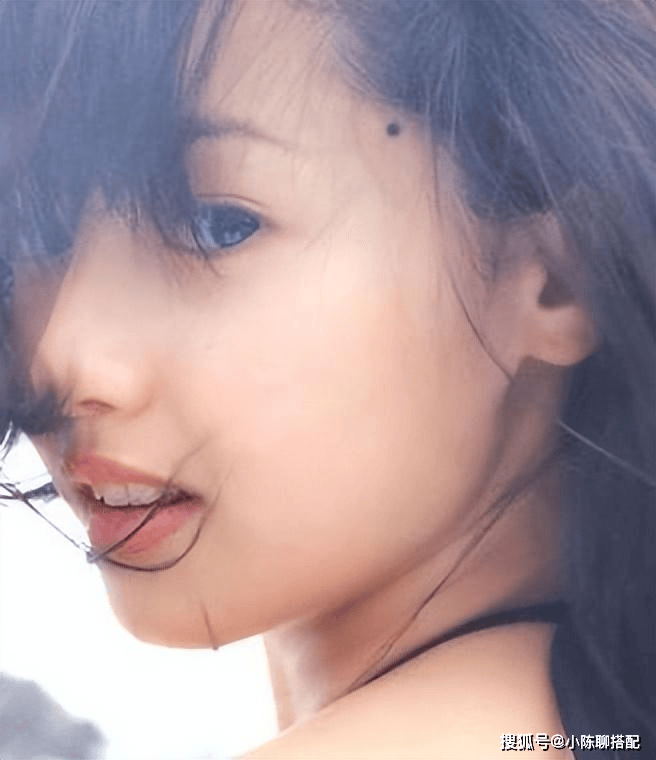 讲究,有些痣的寓意非常好,像太阳穴痣,耳上的痣有八发来财,聚福的寓意