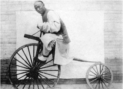 他是第一个发明自行车的人,领先西方百年,可惜康熙没有重用