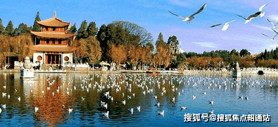 全市有各级政府保护文物200多项,有石林世界地质公园,滇池,安宁温泉