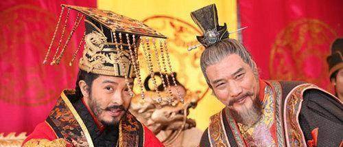 皇帝说:黄金白银50万两,赏给你们!士卒们听后,纷纷逃跑