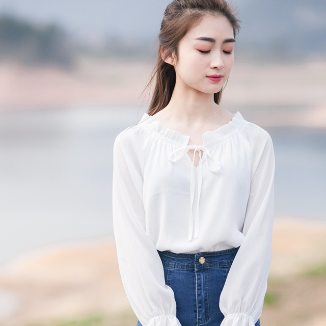 喇叭袖上衣能藏肉!