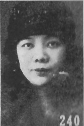 年轻时运过炸弹,当过杀手,晚年只想安身立命,却一直漂泊无家