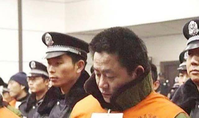 郑州"黑道教父"宋留根:曾带小弟剿灭浙江黑帮,被捕时垂头不语
