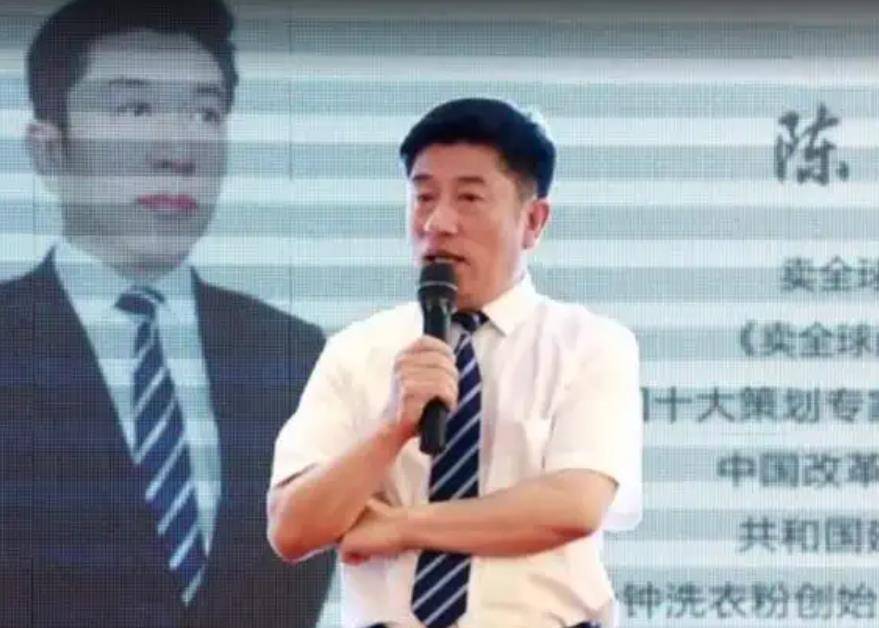 在剧中,马书记一脸正义,最终在和冯乡长的较量中获胜,但谁又知道,这样