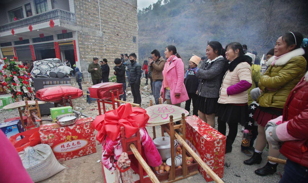 2003年,女保姆偷雇主10余万判10年,雇主帮她减刑四处奔走,为何