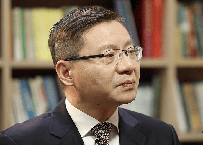 从瑞士永居证到国外买地购房,张维为又被疑曾执教国外野鸡大学