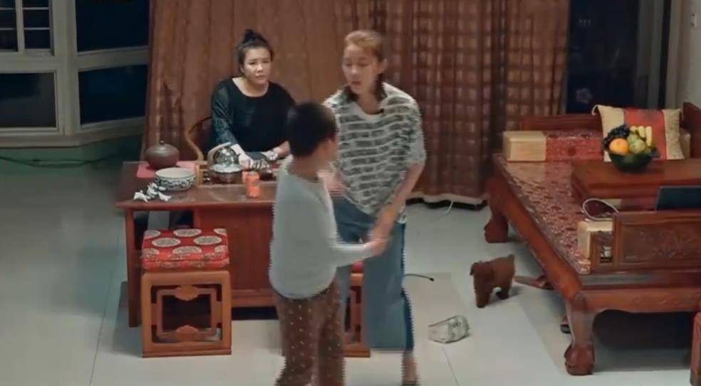 这个女孩名叫刘思琦,2001年2月19日刘思琦出生于辽宁省盘锦市.