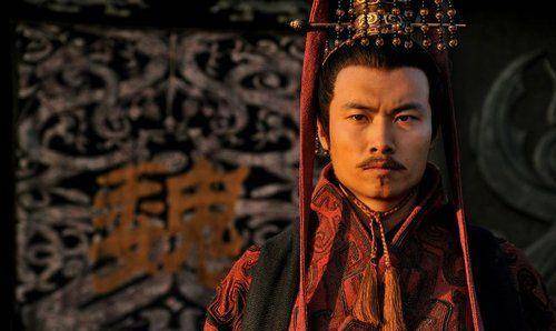 先皇刚死,新皇帝迫不及待将所有妃子纳入后宫,却意外成就了大臣