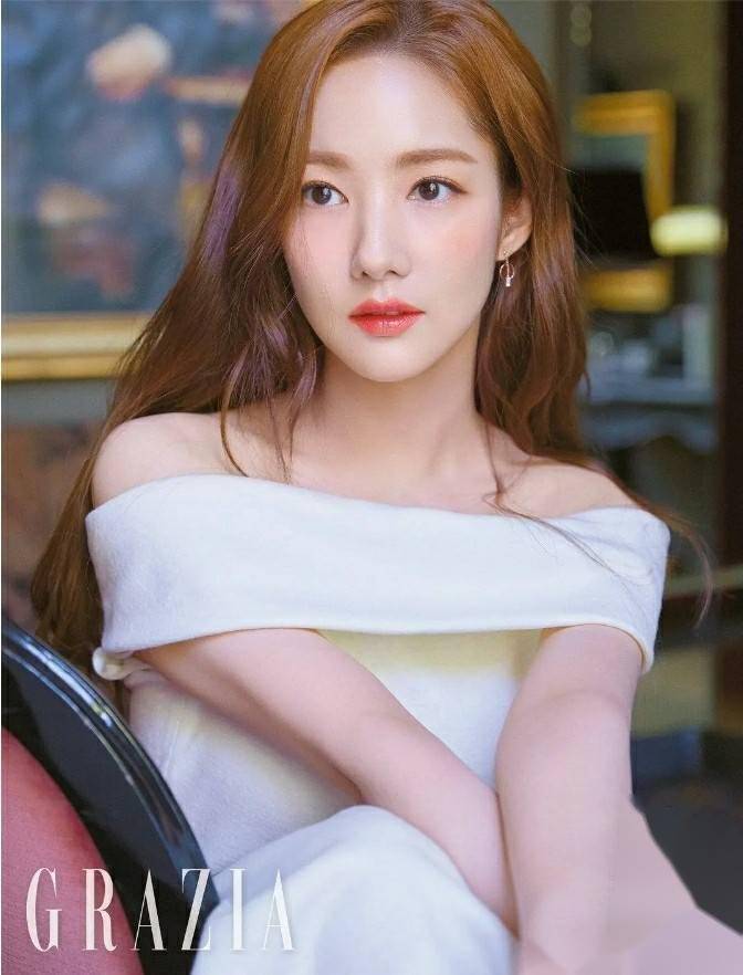 朴敏英的艺术献身顶级女神的迷人魅力,美貌与才华的完美展现!