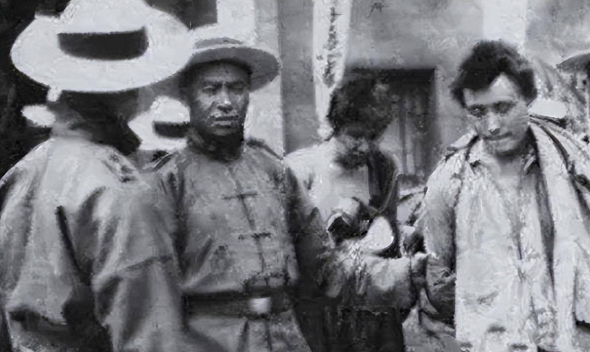 果然缠绵病榻大半月后,小四子就因为病情过重身亡,临死前把事情原委