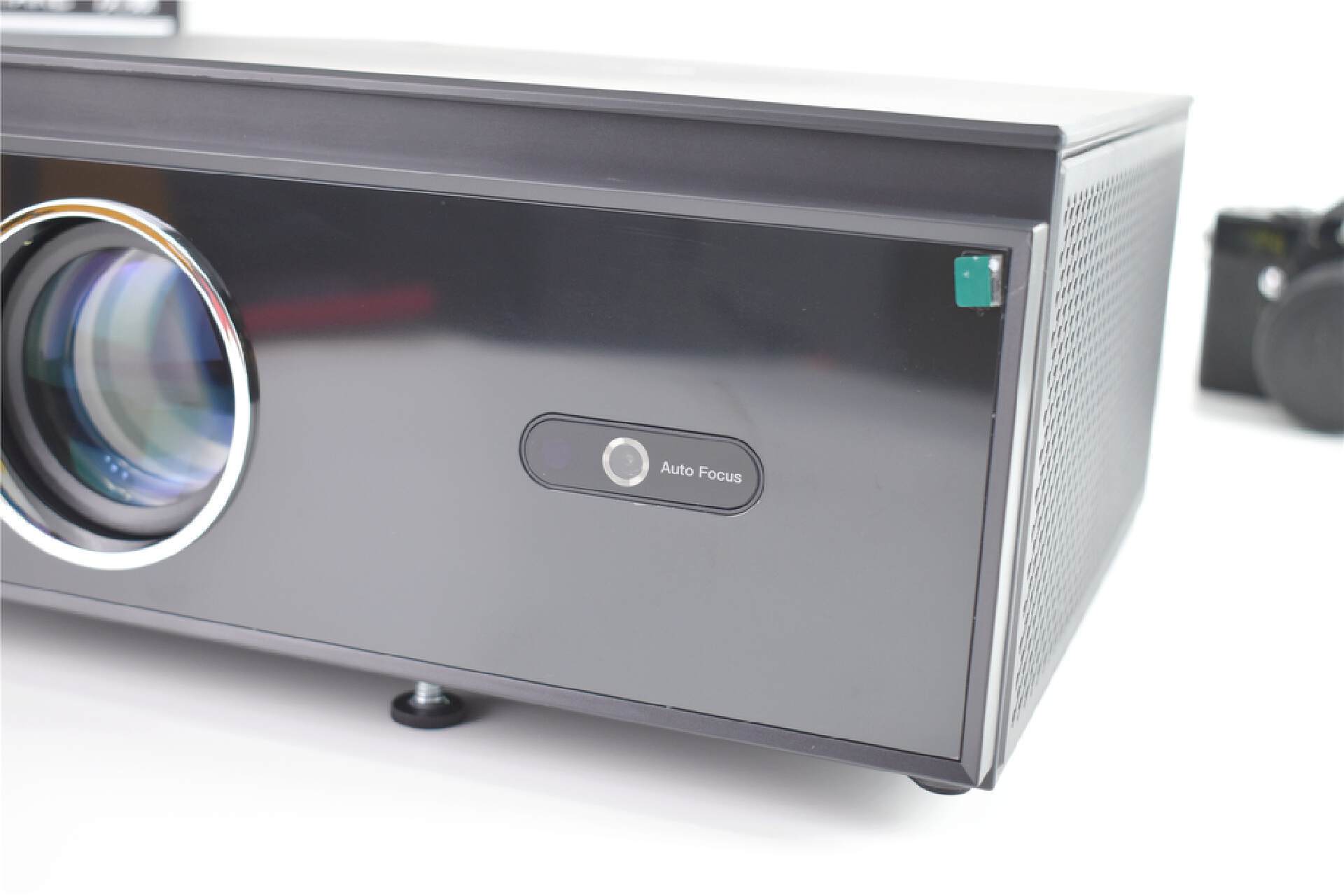 解锁居家观影新姿势,高清大屏体验才畅快,腾讯极光投影j2测评