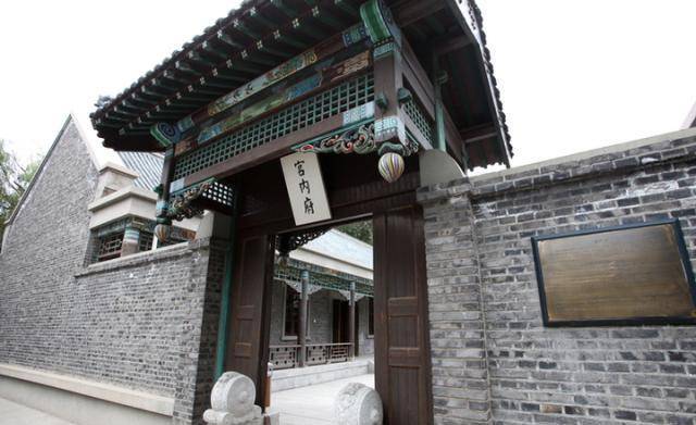 伪满皇宫照:图6婉容抽鸦片时的样子,图9婉容卧室内的双人弹簧床