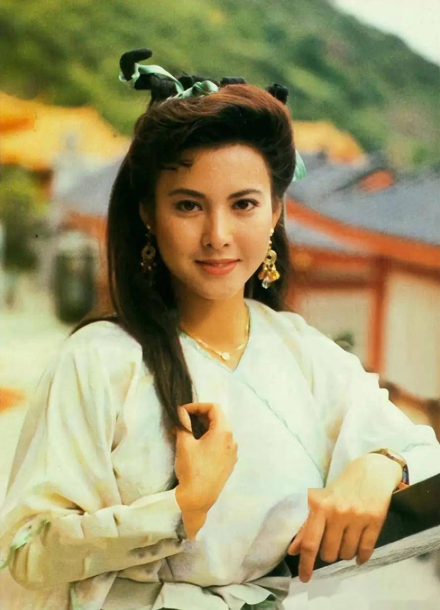 当年的李婉华,惊艳了多少人的眼睛,这个身材谁能顶得住呢?