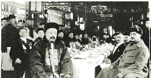 再说升允和长庚.他们都忙着在西北给溥仪打"天下"呢.