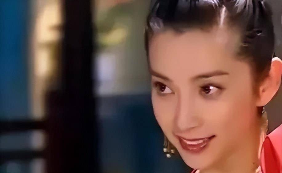 10万敌军围城,将军退兵无策,女子挺身而出:我来