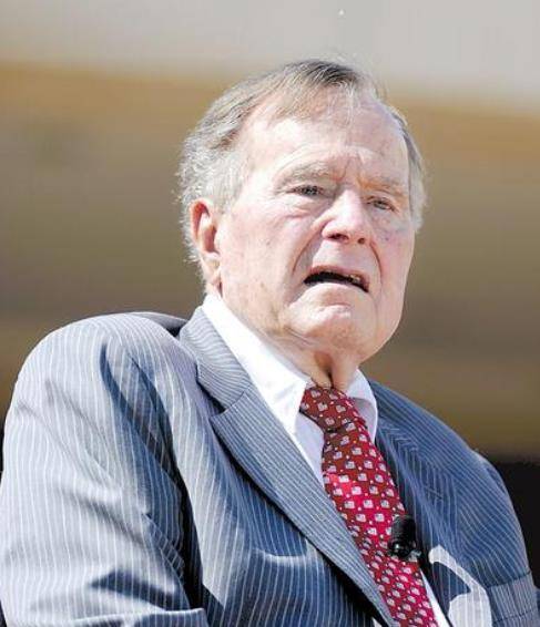 老布什回光返照的一天:吃3个鸡蛋,给小布什打了电话,寿终正寝