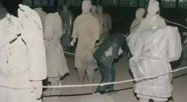 秦始皇陵文物的浩劫,他偷走兵马俑将军头,最终自己也人头落地