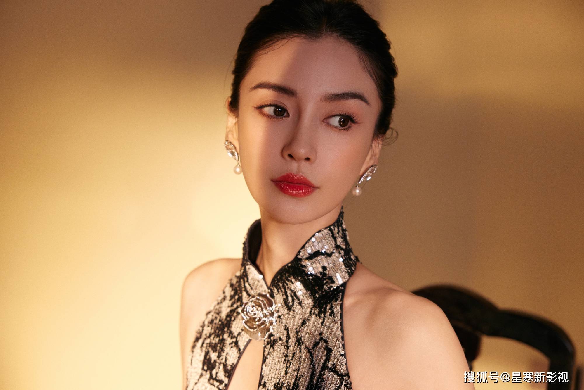 杨颖事业回暖,即将迎来线下活动首秀,全面回归或已进入倒计时!