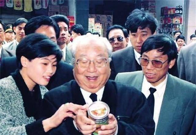 费孝通情史:一段单恋,一段新婚百日妻子去世,最后一段相守余生