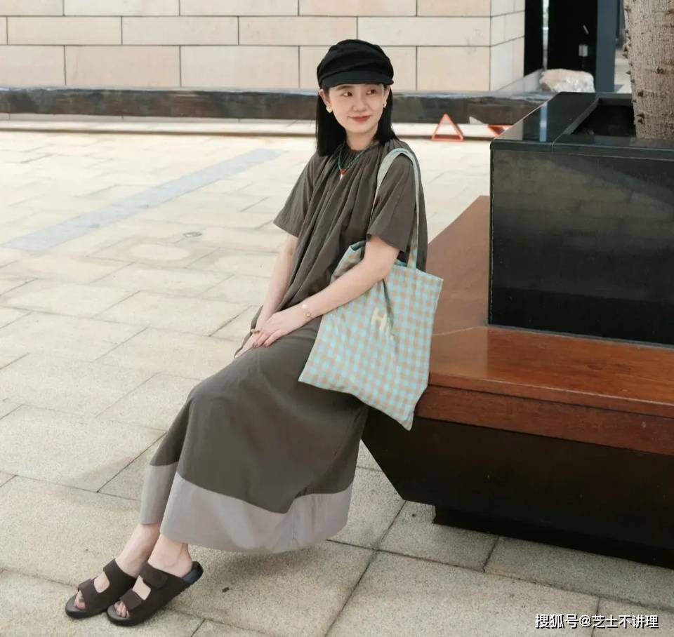 被杭州女生刷屏了!满街都在穿"勃肯凉鞋",洋气好看,回头率高