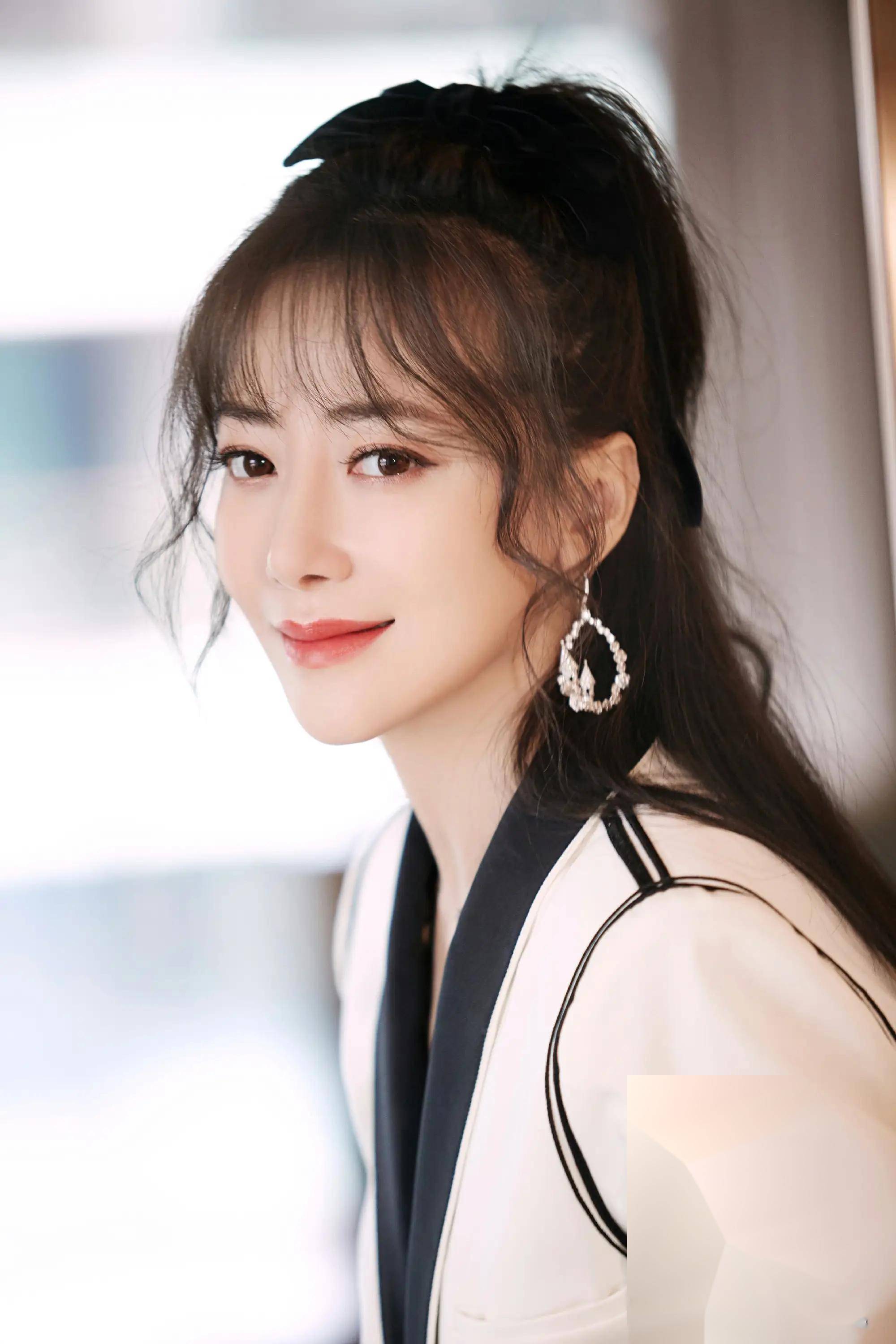 尤物陈紫函写真曝光,一颦一笑间都是致命吸引力,这谁顶得住的魅力磁场