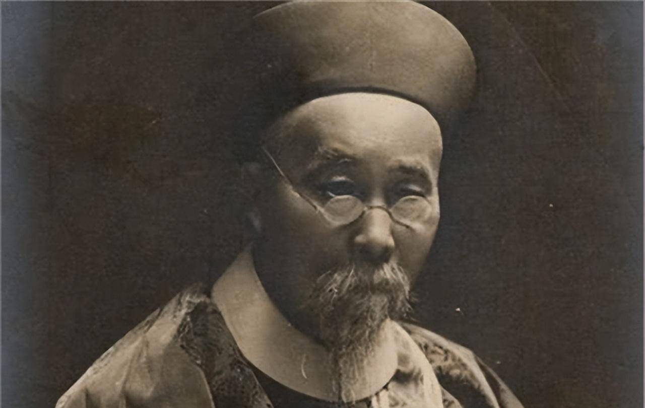 胡雪岩临终前为何叮嘱:让九姨太把寿衣一角剪掉,交给一个神秘人