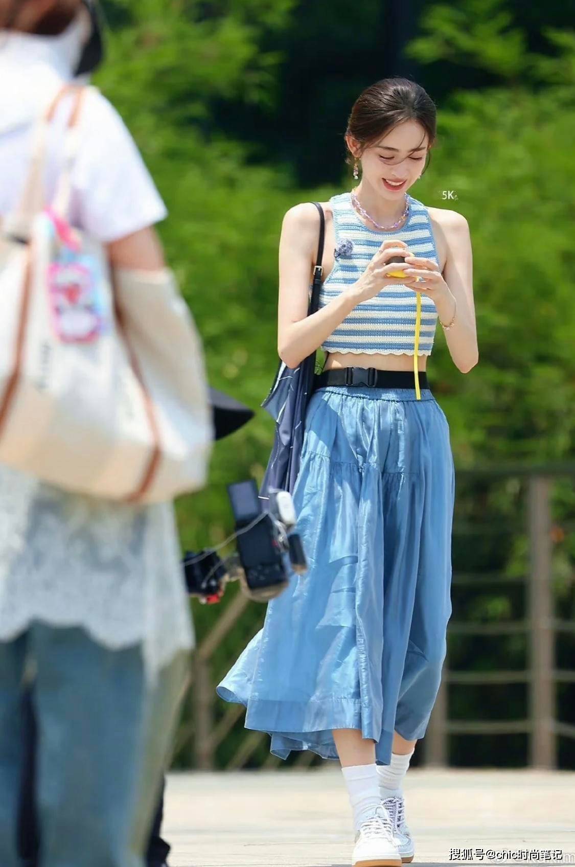 百变娜扎,百变穿搭,娜扎精致休闲风穿搭分享来了!