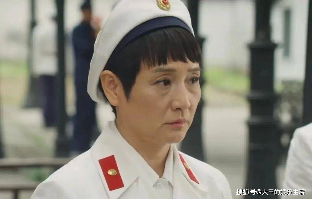 而是作为一个女局长,短发虽然符合形象