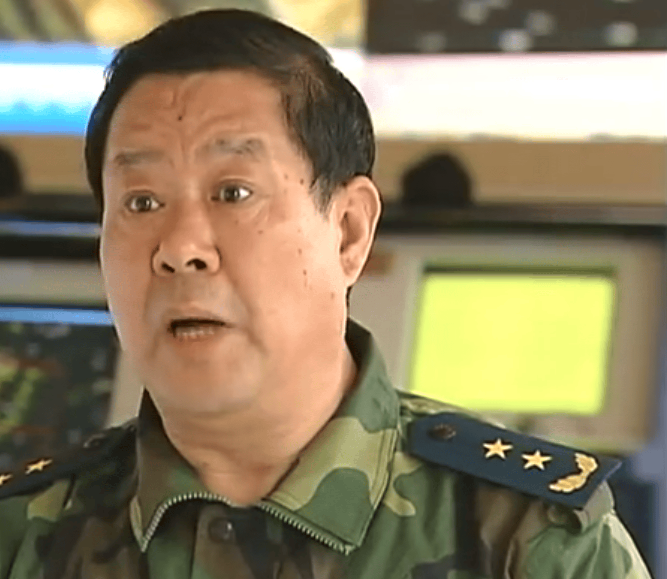 值得注意的是,景文春将军作为空军高级将领,在年轻服役时,也参与过