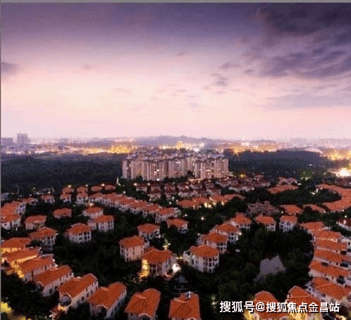 武汉锦绣香江坐落在经济腾飞的湖北葛店经济开发技术区,处于风景秀丽