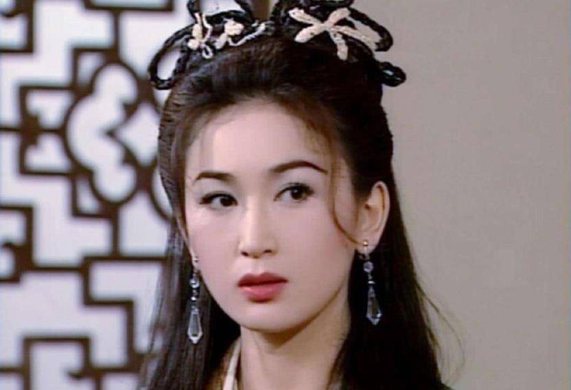 都是皇帝宠妃,妺喜妲己背负万年骂名,杨玉环为何就能独善其身