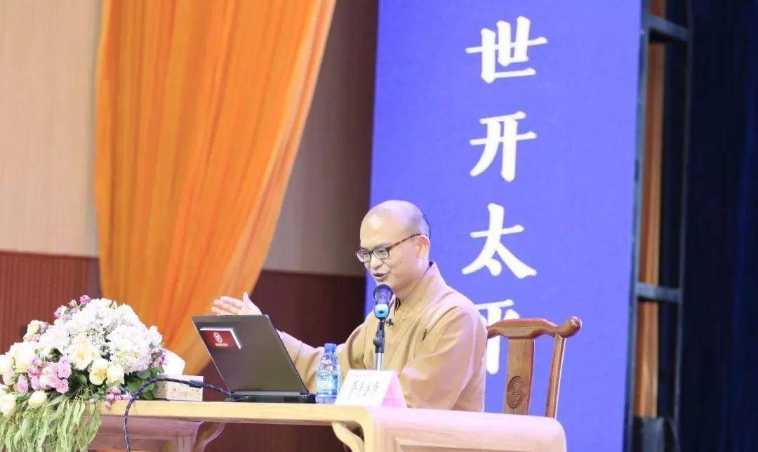 不仅如此,作为和尚,张清光是没有工资的,除了吃穿外的一切额外开销,他