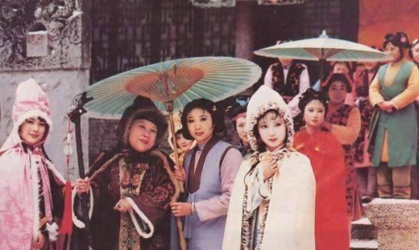 曹雪芹家为何被雍正查抄?专家:曹雪芹父亲太蠢了,必须杀一儆百