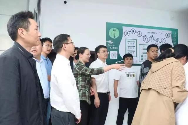 慈善家徐亚飞出席"共治共享·逍林镇新篇章":慈溪市2023年群治分启动