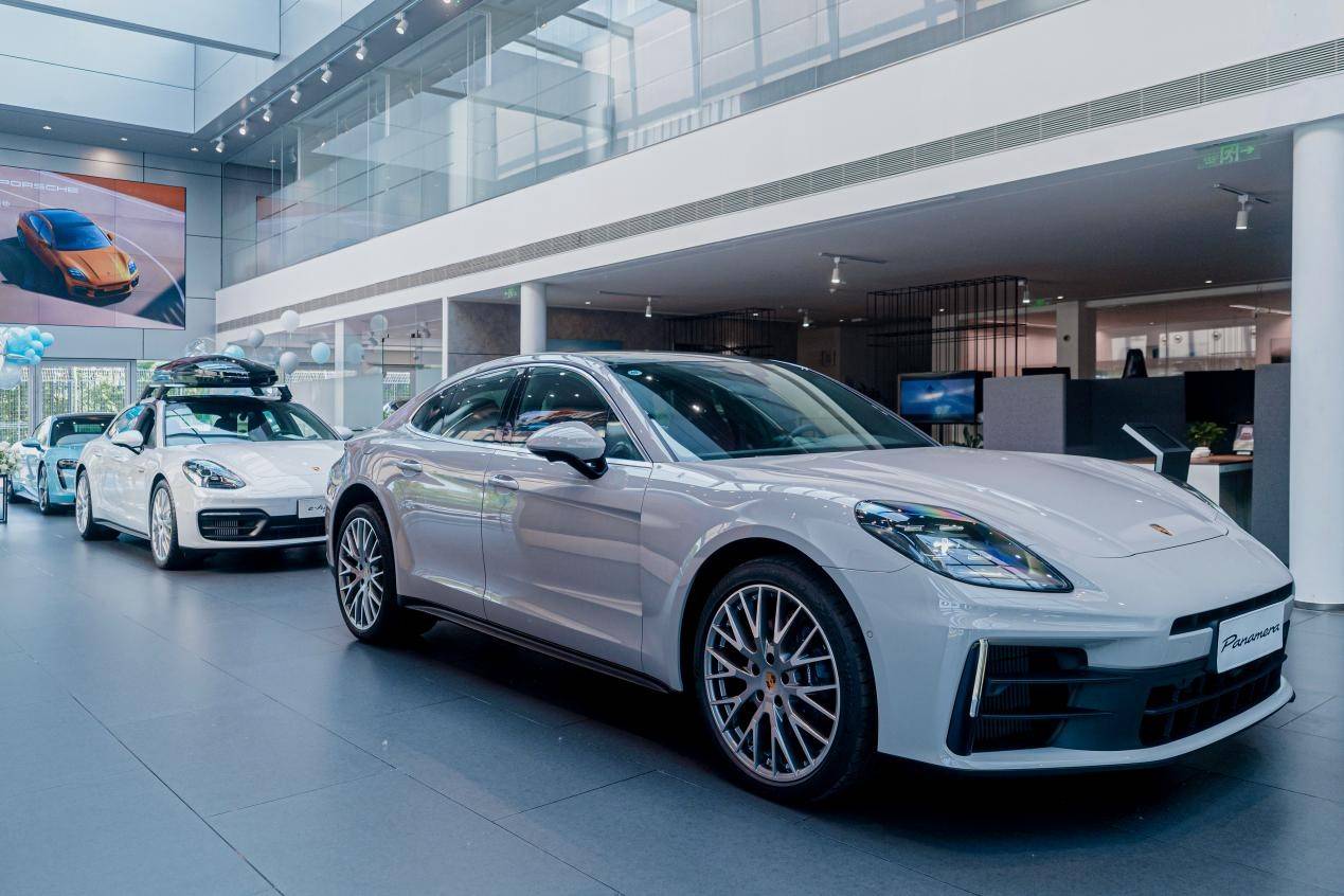 全新 panamera 亮相长春汽开保时捷中心,诚邀深度试驾体验