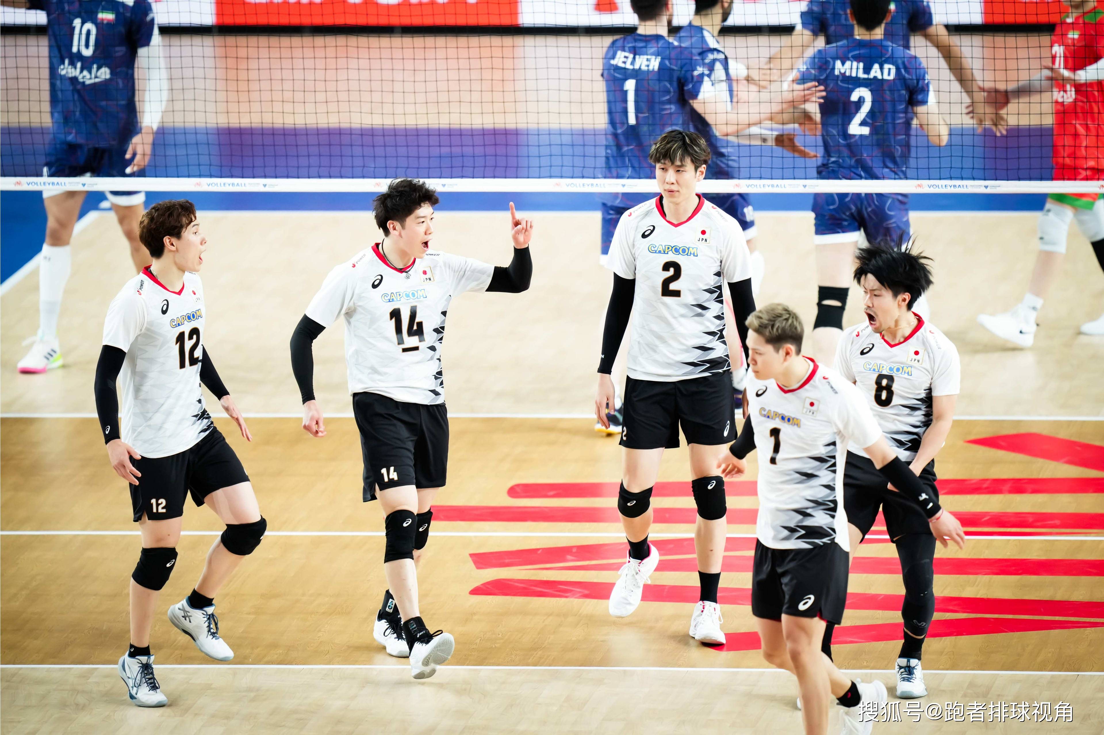 首站的比赛日本男排派出的是半主力阵容,只有西田有志带着球队打比赛
