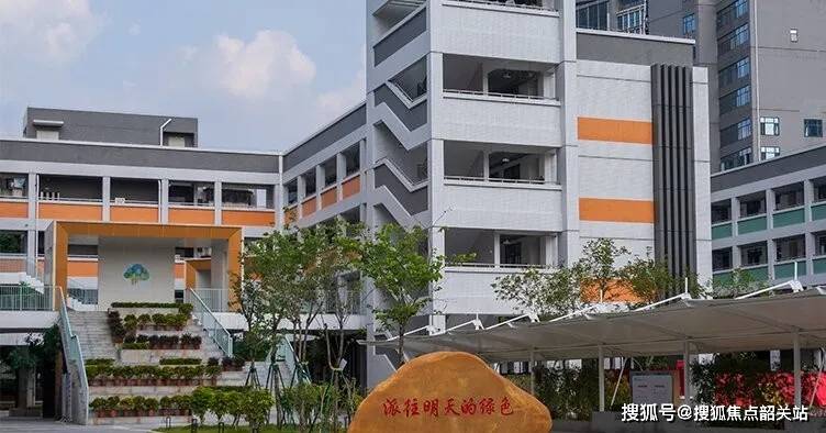 而环市西路小学稳居荔湾区小升初派位第一梯队,对口真光中学,广雅中学