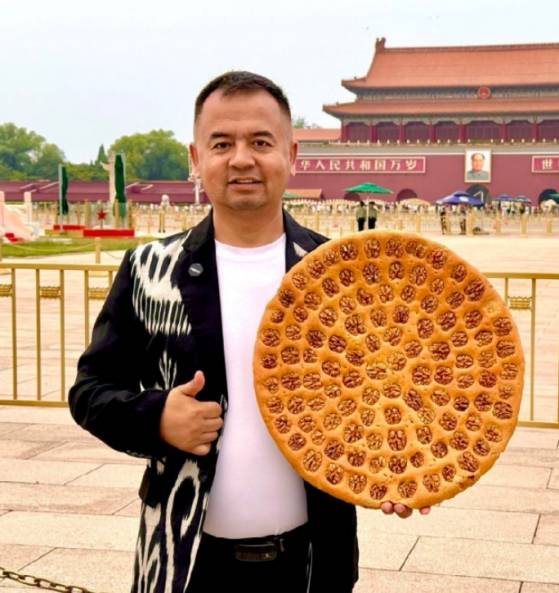 访新疆馕王食品开发有限公司负责人玉素甫江·阿不都拉