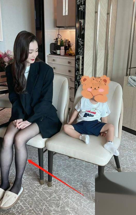 宋轶黑丝照曝光!终于明白她为什么在公共场合很少穿了