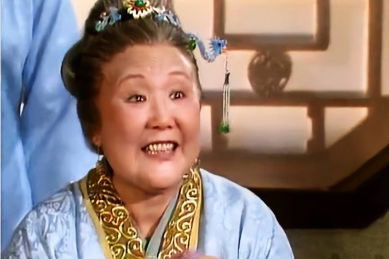 虽然爱玩,但是在大是大非面前,两位老太太非常有智慧.