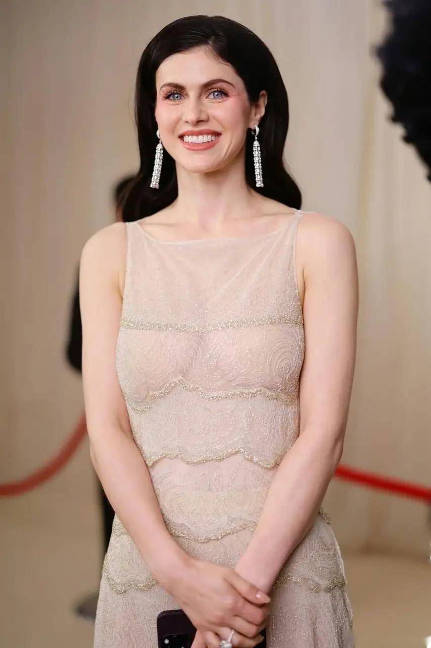 这谁能抵挡亚历桑德拉·达达里奥的魅力磁场?_身材_角色_生活