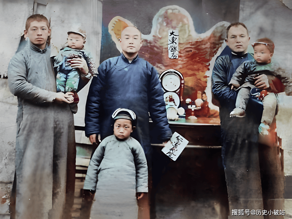 上色老照片:隐蔽战线旧县侦通站;瞿秋白与杨之华及女儿的合影