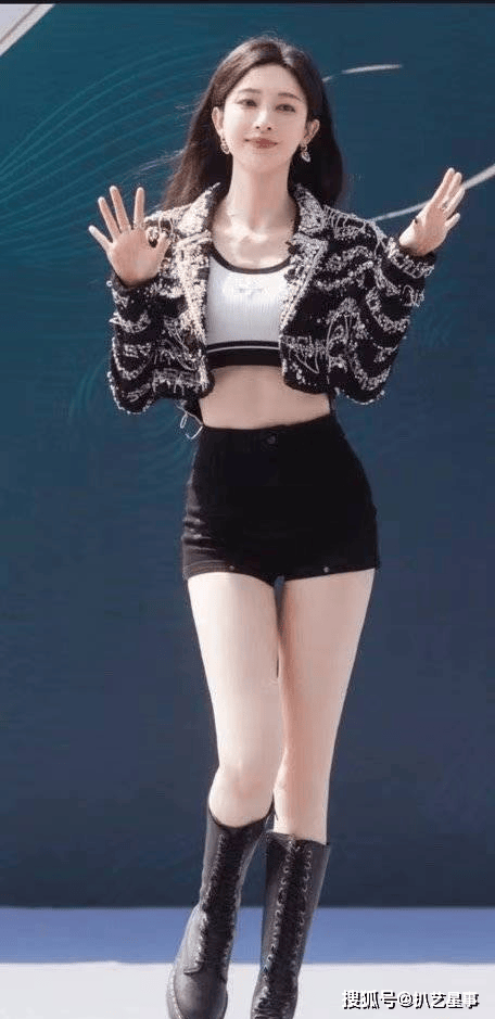 张俪:39岁完美身材,男人装绝不含糊